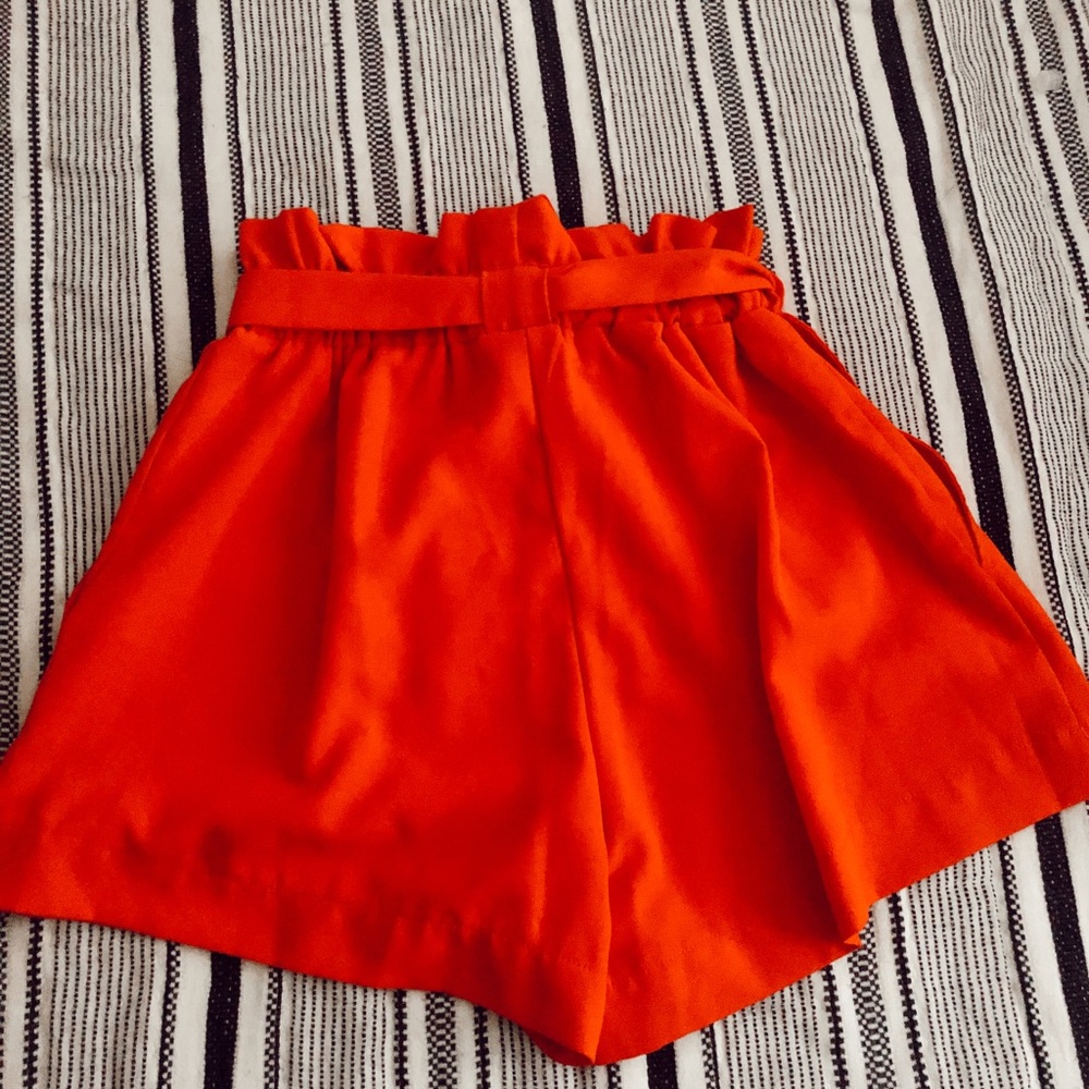 FLOWY RED SHORTS - Picture 2 of 2